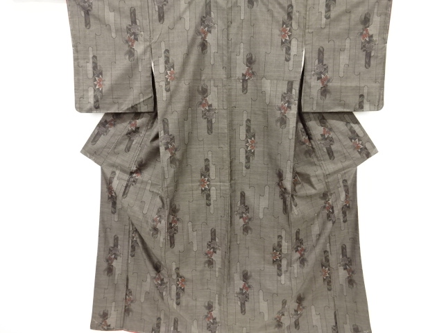 未使用品　仕立て上がり　壷垂れに花模様織り出し本場泥大島紬着物(7マルキ)